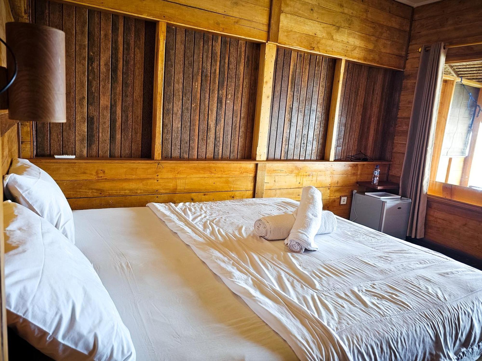 Malibu Huts Hotel Semaya Ngoại thất bức ảnh